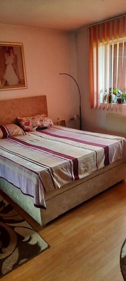 Casă cu 7 camere cu Teren 260 Mp în Titan