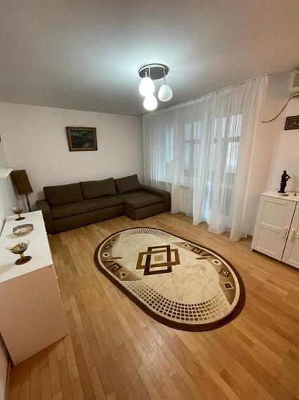 Apartament cu 3 camere decomandat în Berceni