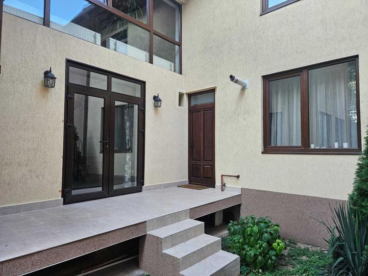 Casă cu 4 camere cu Teren 300 Mp în Domenii