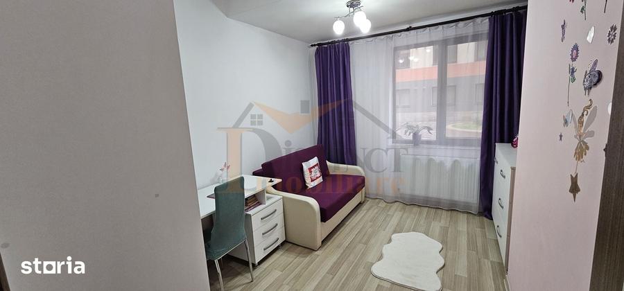 Apartament cu 3 camere decomandat în Tractorul