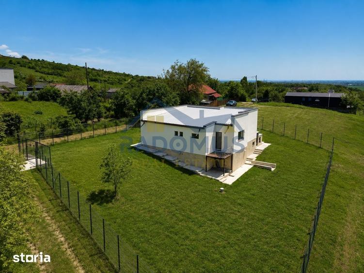 Casă cu 5 camere cu Teren 1050 Mp în Boldești