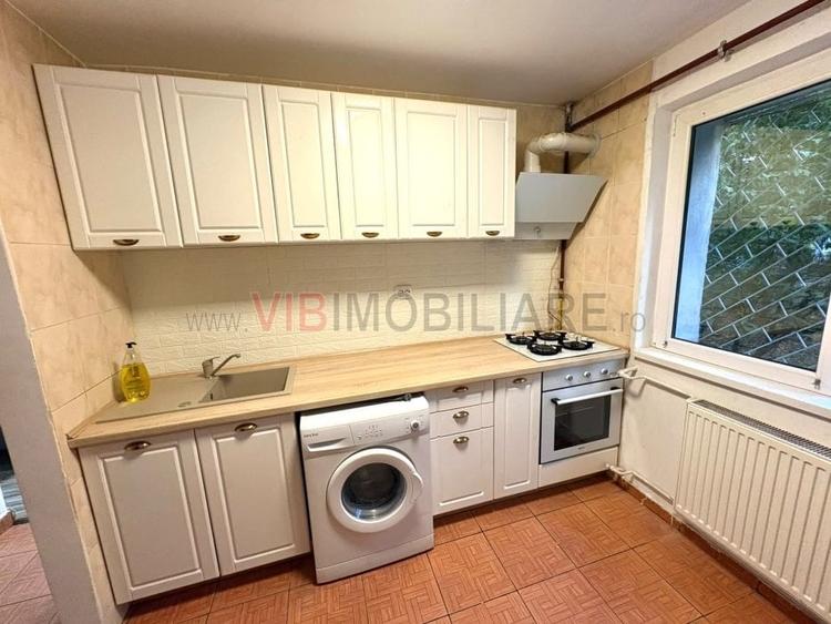 Apartament cu 3 camere semidecomandat în Giulești