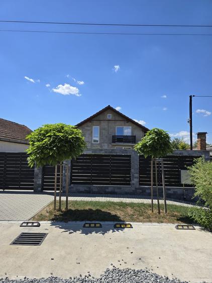 Casă cu 4 camere în Central