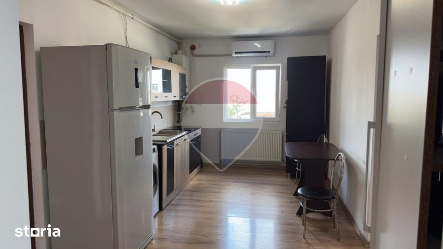 Apartament cu 3 camere decomandat în Sud