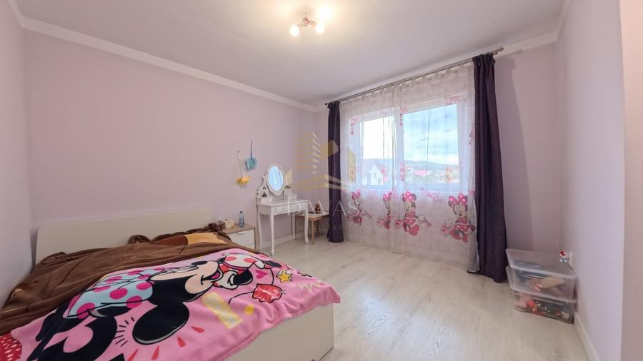 Casă individuală cu 5 camere cu Canalizare în Iris
