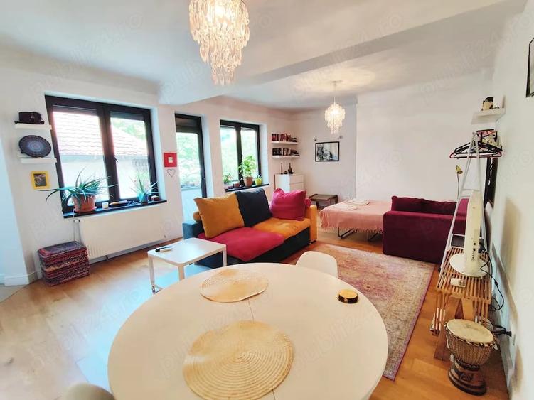 Apartament cu 3 camere decomandat în Universitate