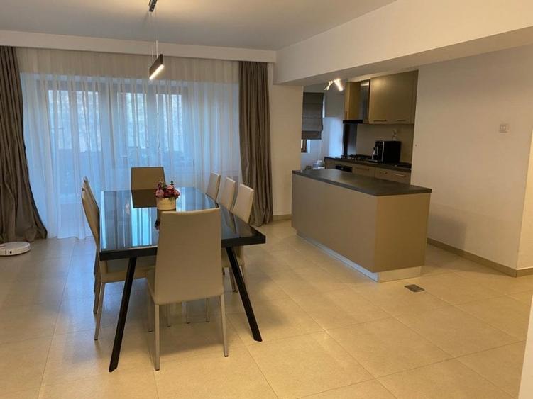 Apartament cu 4 camere decomandat în Unirii
