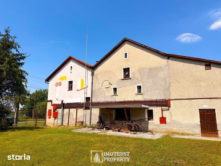 Casă cu 5 camere cu Teren 23861 Mp în Iratoșu