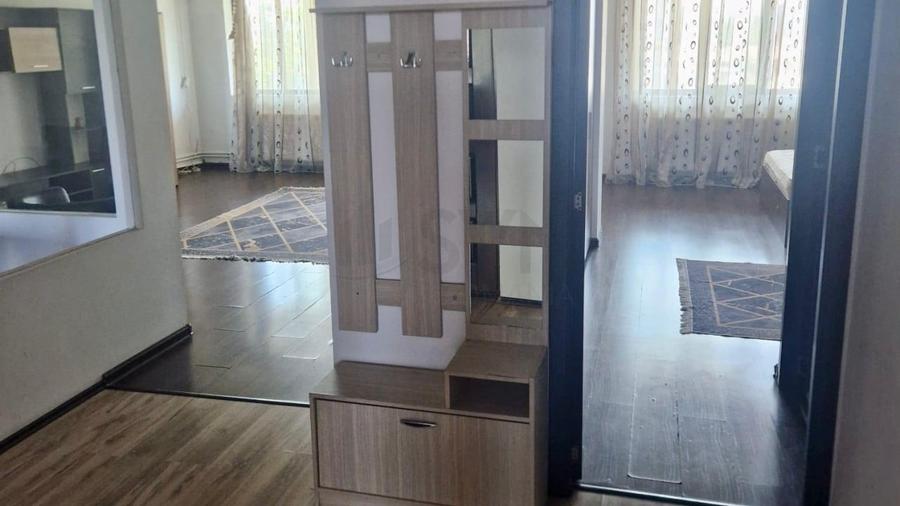 Apartament cu 3 camere decomandat, mobilat în Colentina