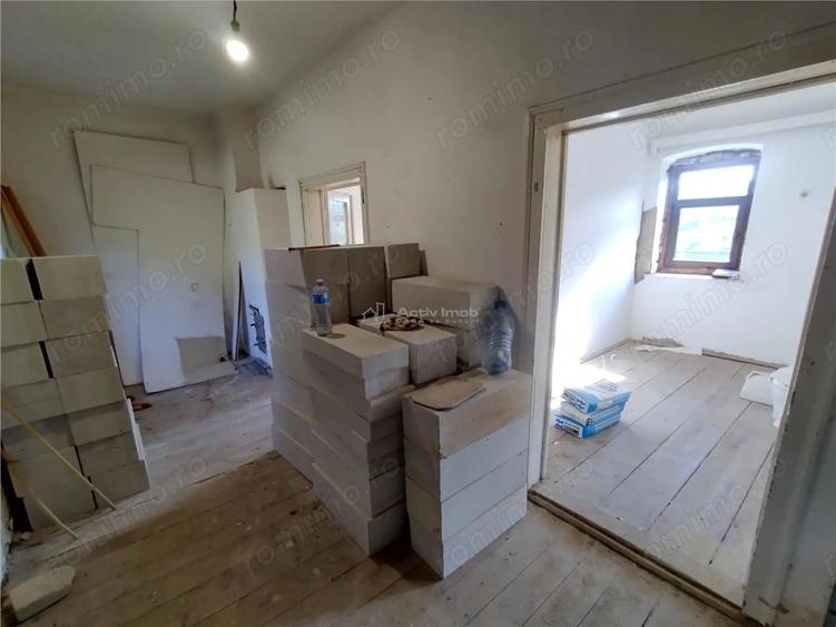 Casă cu 2 camere cu Teren 575 Mp în Vest