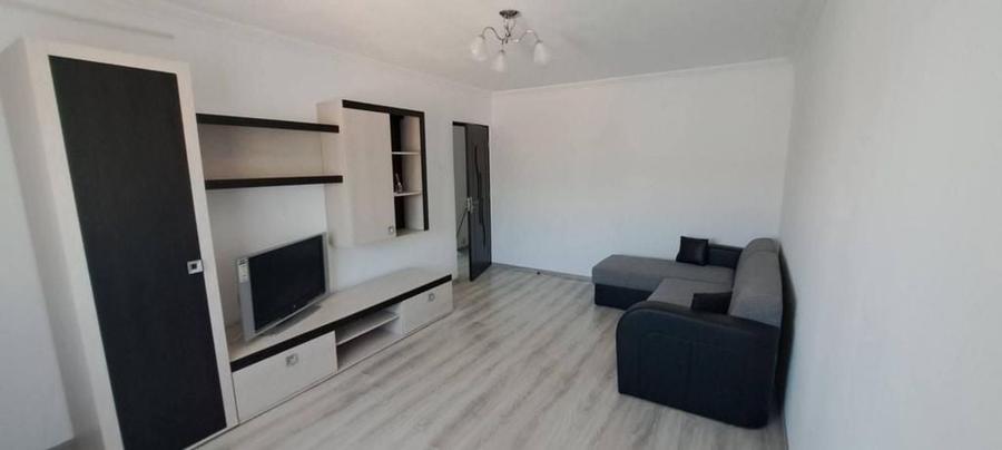 Apartament cu 2 camere decomandat în Podul de Fier