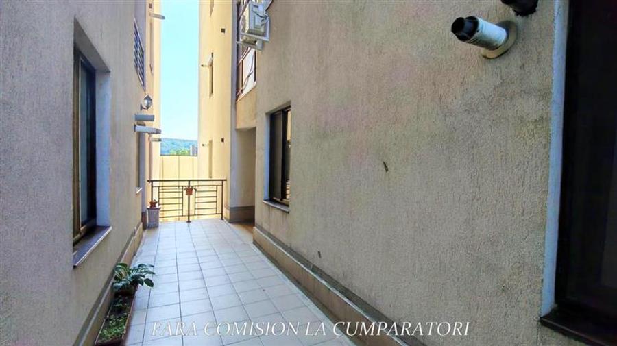 Apartament cu 2 camere semidecomandat, mobilat în Libertății