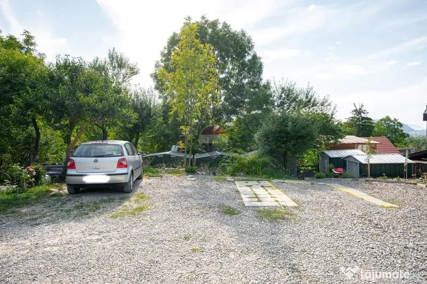 Apartament cu 3 camere decomandat în Est