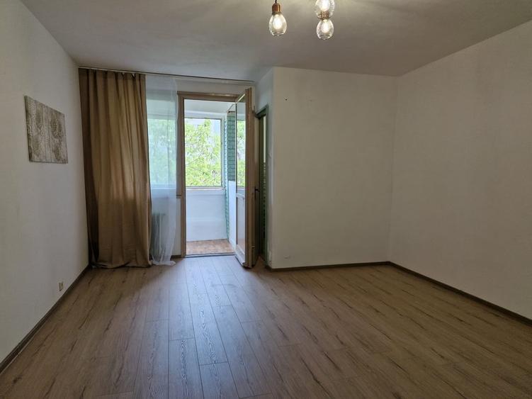 Garsonieră semidecomandată în Titan