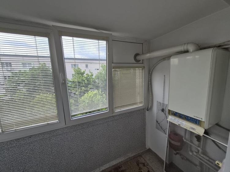 Apartament cu 3 camere decomandat, mobilat în Băneasa