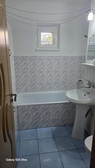 Apartament cu 3 camere decomandat în Horia