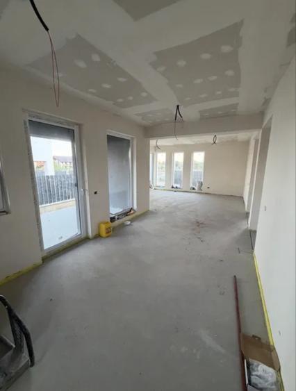 Duplex cu 4 camere cu Canalizare în Cetate