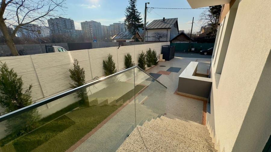Apartament cu 3 camere decomandat în Aviației