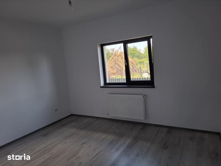 Casă cu 5 camere cu Teren 390 Mp în Hemeiuș