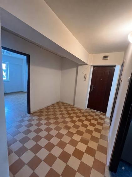Apartament cu 3 camere decomandat, mobilat în Valea Rosie