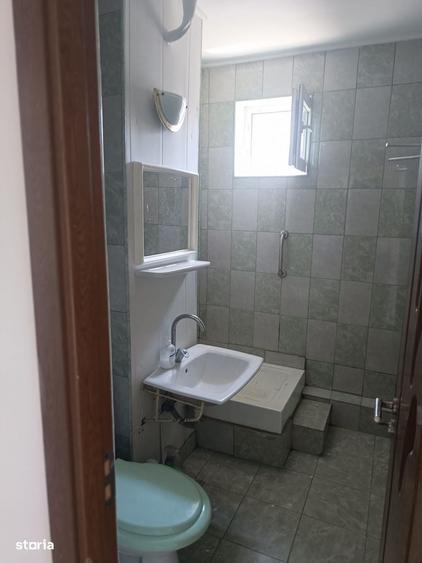Apartament cu 3 camere decomandat în Craiovița Nouă