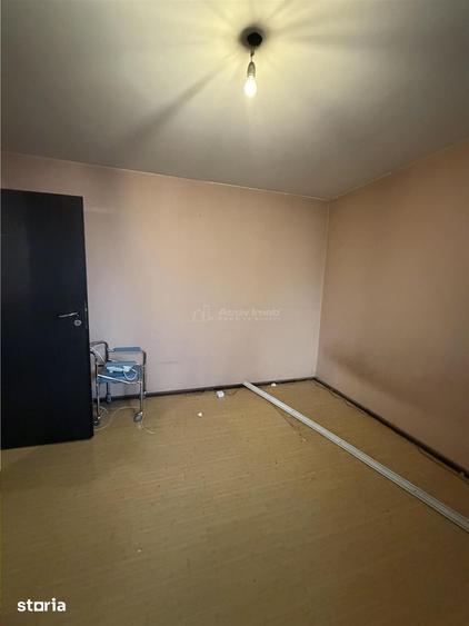 Apartament cu 3 camere decomandat în Titan
