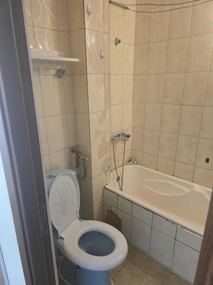 Garsonieră decomandată în Calea București