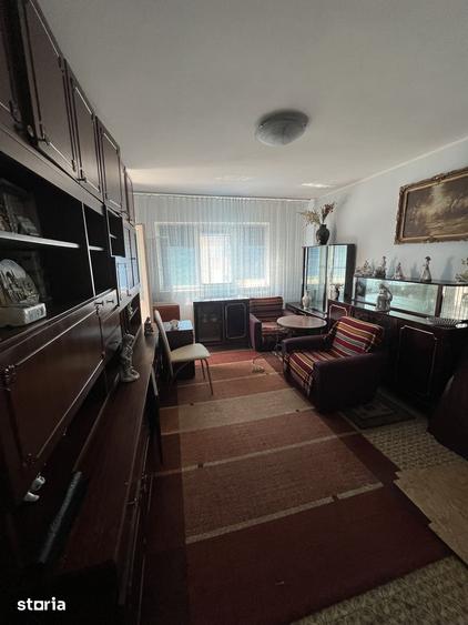 Apartament cu 2 camere decomandat în Rovine