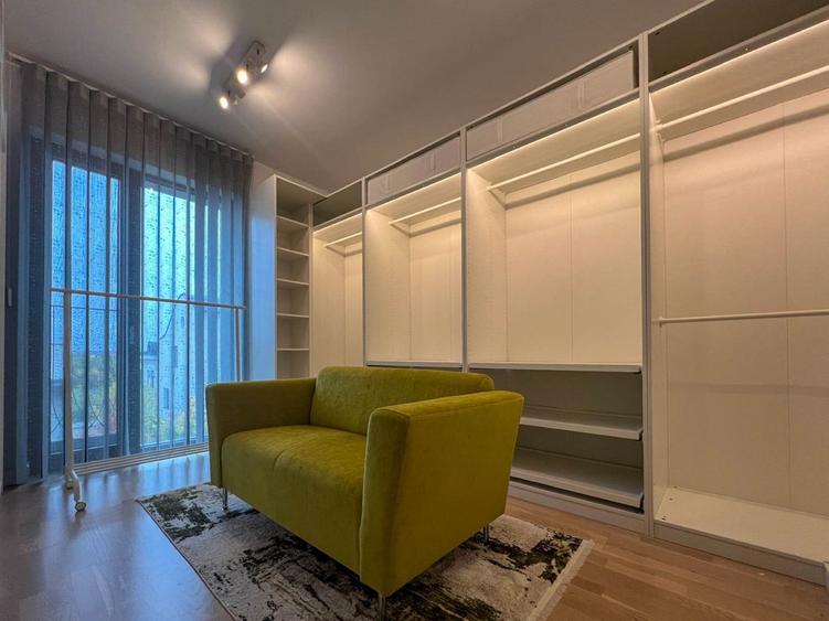 Apartament cu 4 camere semidecomandat în Nord