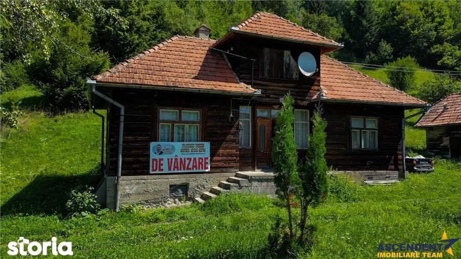 Casă cu 2 camere decomandat cu Teren 4300 Mp în Bran