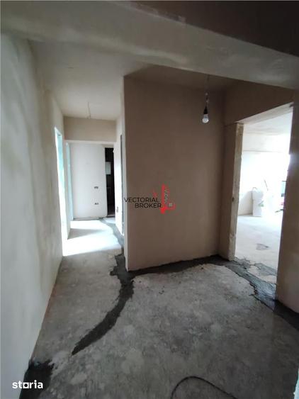 Apartament cu 4 camere decomandat în Obor