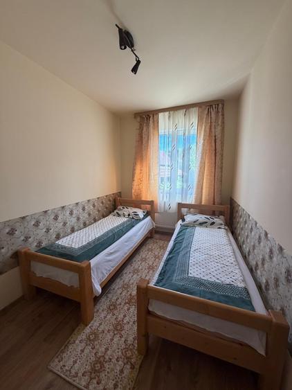 Casă individuală cu 7 camere cu Teren 200 Mp în Moldovenești