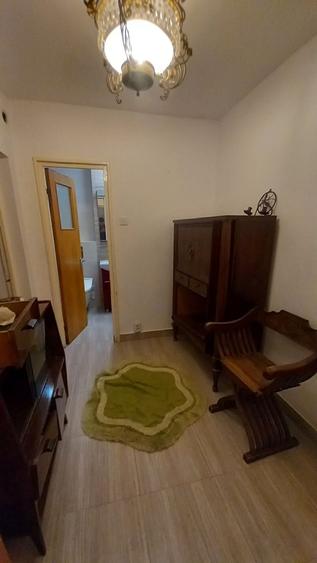 Apartament cu 3 camere semidecomandat în Obor