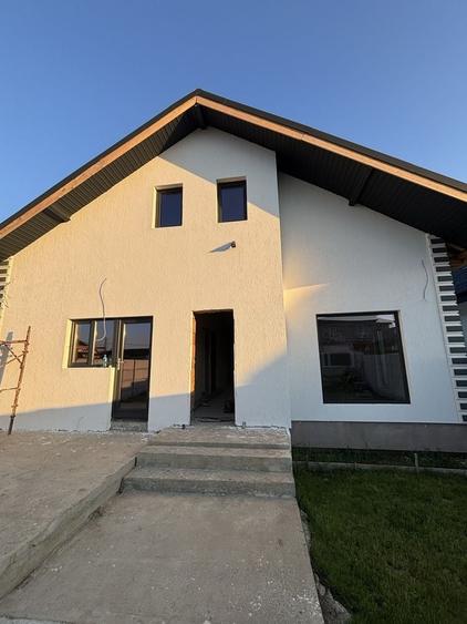 Casă cu 4 camere în Central