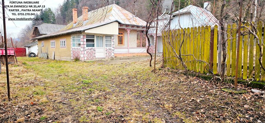 Casă cu 3 camere cu Teren 3506 Mp în Vest