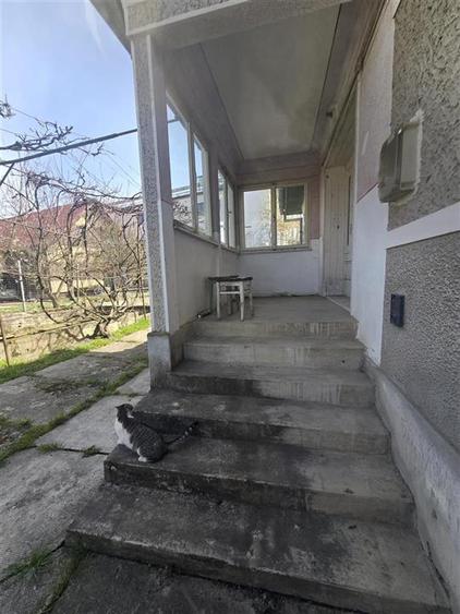 Casă individuală cu 3 camere cu Canalizare în Central