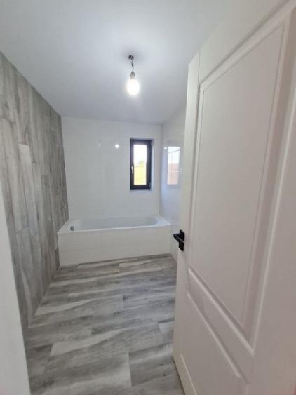 Casă cu 5 camere cu Teren 825 Mp în Muntenii de Sus