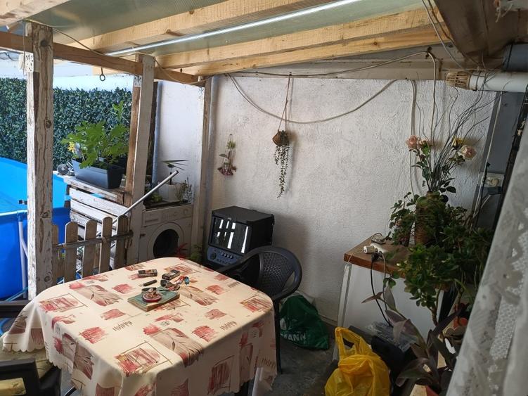 Casă individuală cu 5 camere cu Canalizare în Central