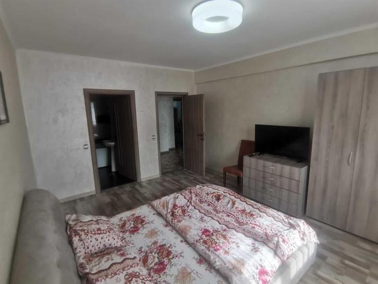 Apartament cu 4 camere decomandat, mobilat în Central