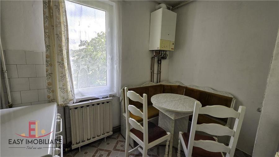 Apartament cu 3 camere decomandat în 22 Decembrie 1989