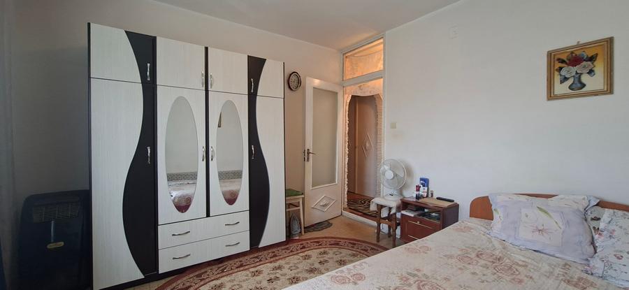 Apartament cu 2 camere decomandat în Micro 21