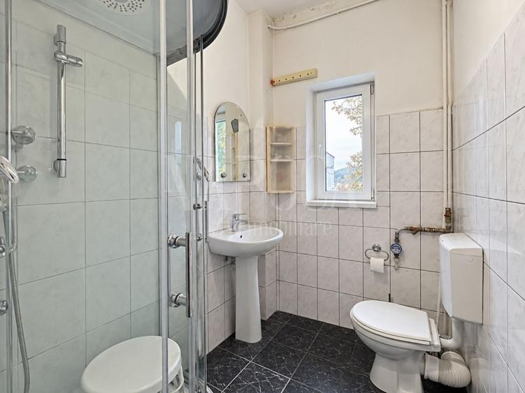 Apartament cu 3 camere semidecomandat în Central