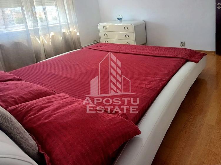 Apartament cu 3 camere semidecomandat, mobilat în Micălaca