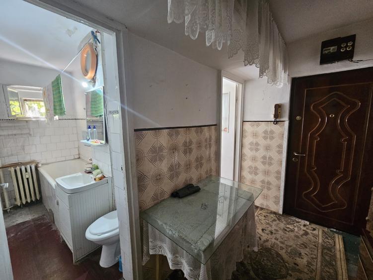 Apartament cu 3 camere semidecomandat în Cetății