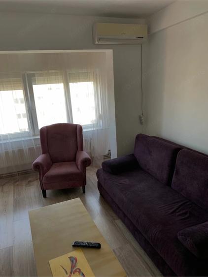 Apartament cu 3 camere semidecomandat în Punctele Cardinale