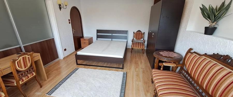 Apartament cu 3 camere semidecomandat, mobilat în Dacia