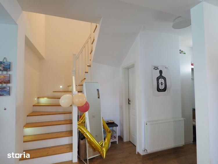 Casă cu 5 camere cu Teren 362 Mp în Mogoșoaia