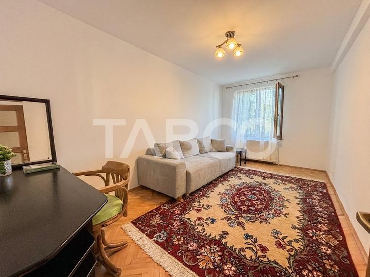 Apartament cu 3 camere semidecomandat, mobilat în Andrei Mureșanu