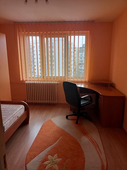 Apartament cu 3 camere decomandat în Militari
