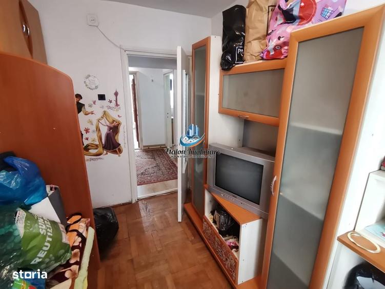 Apartament cu 3 camere decomandat în Sărata